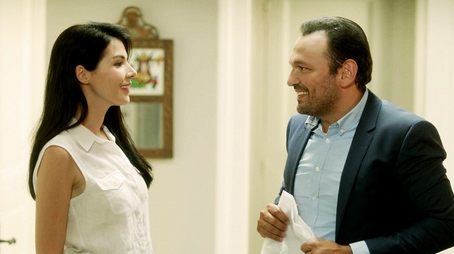 Hayat Öpücüğü - Kuvat elokuvasta - Hatice Şendil, Ali Sunal