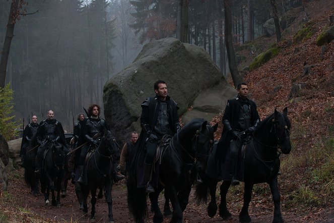 Last Knights - Photos - Val Lauren, Clive Owen, Cliff Curtis