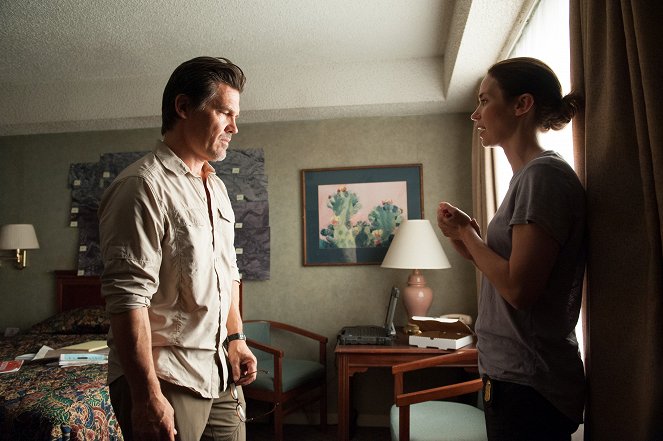 Sicario: Nájemný vrah - Z filmu - Josh Brolin, Emily Blunt