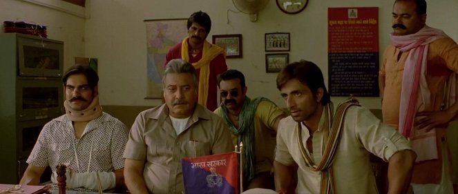 Dabangg - De la película - Arbaaz Khan, Vinod Khanna, Sonu Sood