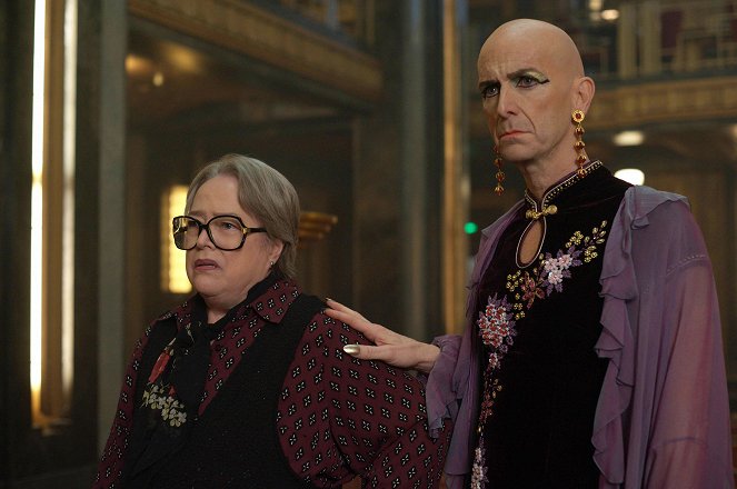 American Horror Story - Hotel - Photos - Kathy Bates, Denis O'Hare