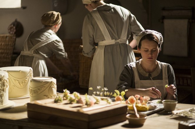 Downton Abbey - Season 5 - Episode 8 - Photos - Sophie McShera