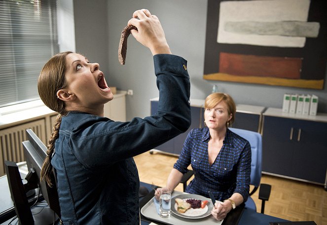 Heiter bis tödlich - Zwischen den Zeilen - Die Wurst im Horst - Photos - Josephine Schmidt, Nina Petri