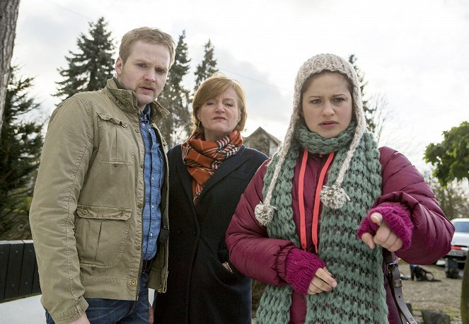 Heiter bis tödlich - Zwischen den Zeilen - Der Herr des Rings - Filmfotos - Knud Riepen, Nina Petri, Josephine Schmidt