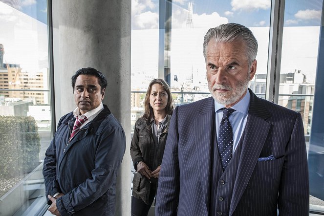 Unforgotten - Episode 2 - Werbefoto - Sanjeev Bhaskar, Nicola Walker, Trevor Eve