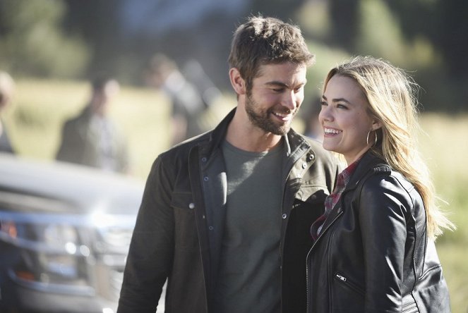 Blood & Oil - Photos - Chace Crawford, Rebecca Rittenhouse