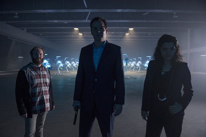 Heroes Reborn - The Needs of the Many - Photos - Henry Zebrowski, Jack Coleman, Eve Harlow