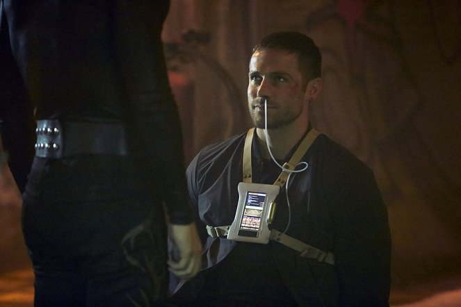 Heroes Reborn - Game Over - Photos - Dylan Bruce