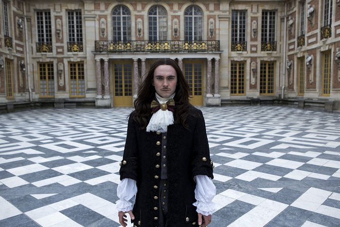 Versailles - Promóció fotók - George Blagden
