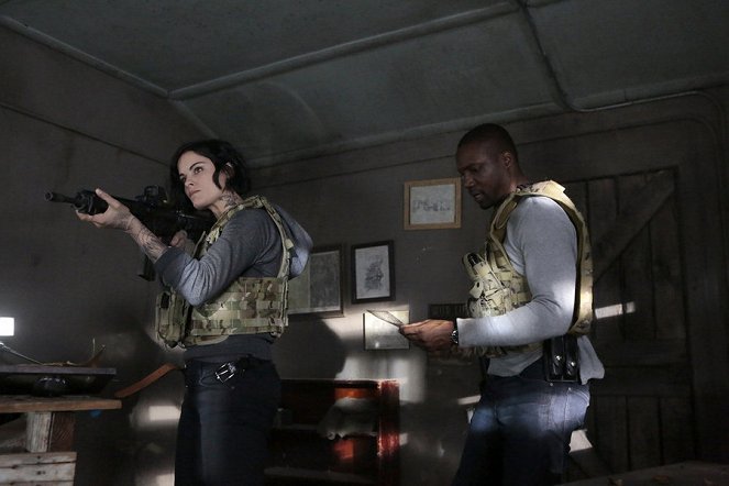 Blindspot - Season 1 - Sent on Tour - Photos - Jaimie Alexander, Rob Brown