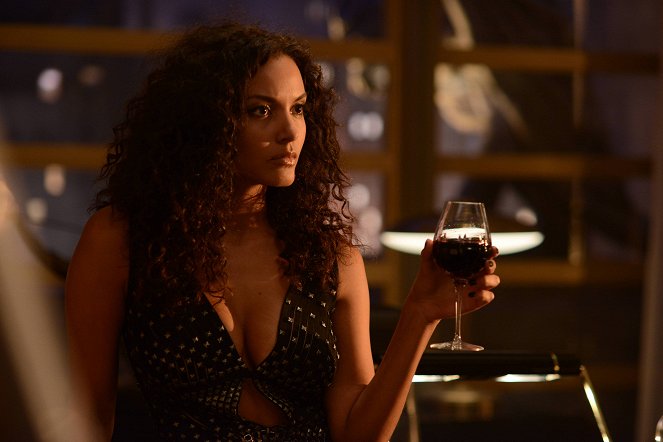 Gotham - Season 2 - Damned If You Do... - De la película - Jessica Lucas