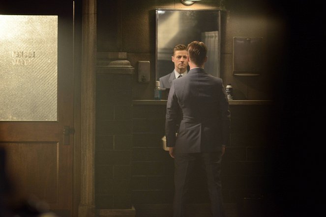 Gotham - Season 2 - Damned If You Do... - Photos - Ben McKenzie