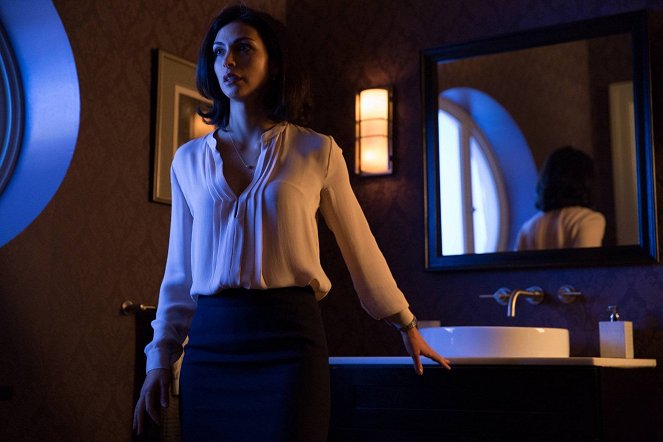 Gotham - All Happy Families Are Alike - Photos - Morena Baccarin