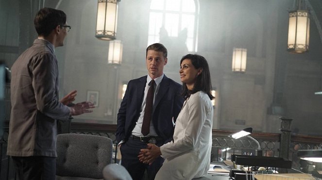 Gotham - Cicatrizes - Do filme - Ben McKenzie, Morena Baccarin