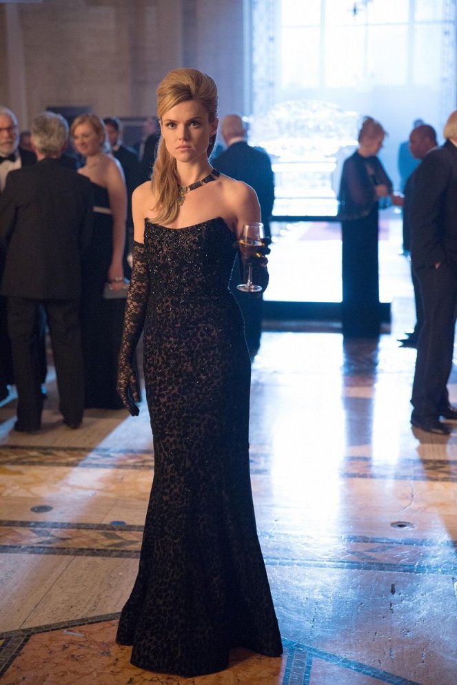 Gotham - Under the Knife - Photos - Erin Richards