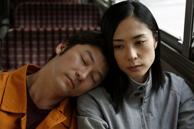 Cesta na pobřeží - Z filmu - Tadanobu Asano, Eri Fukacu