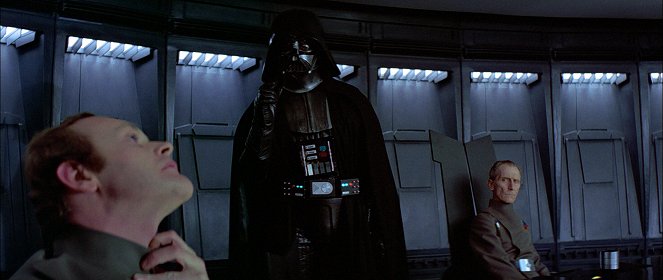 Star Wars - Episode IV: Eine neue Hoffnung - Filmfotos - Richard LeParmentier, Peter Cushing