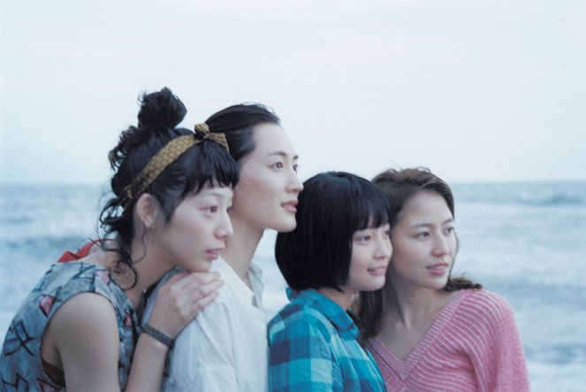 Naše malá sestra - Z filmu - Kaho, Haruka Ajase, Suzu Hirose, Masami Nagasawa