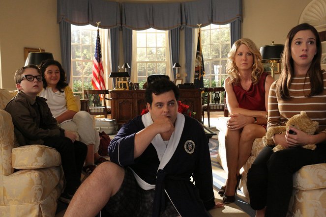 1600 Penn - Photos - Benjamin Stockham, Amara Miller, Josh Gad, Jenna Elfman, Martha MacIsaac