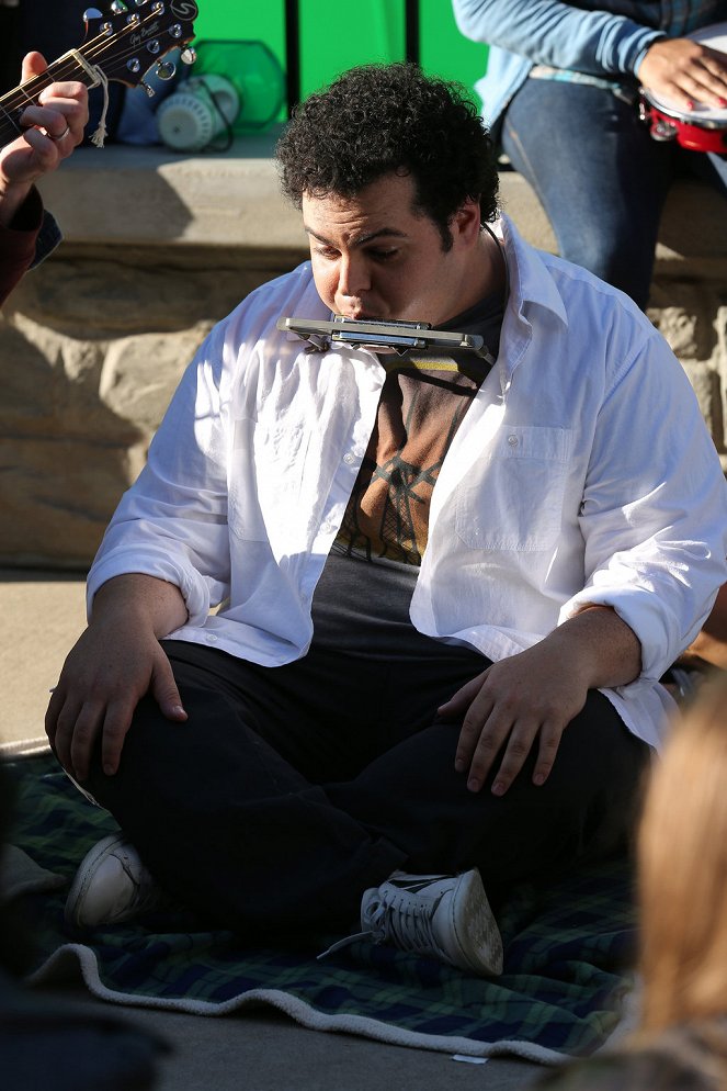 1600 Penn - Photos - Josh Gad