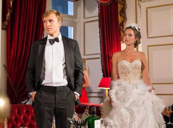 The Royals - Tournage - William Moseley, Merritt Patterson