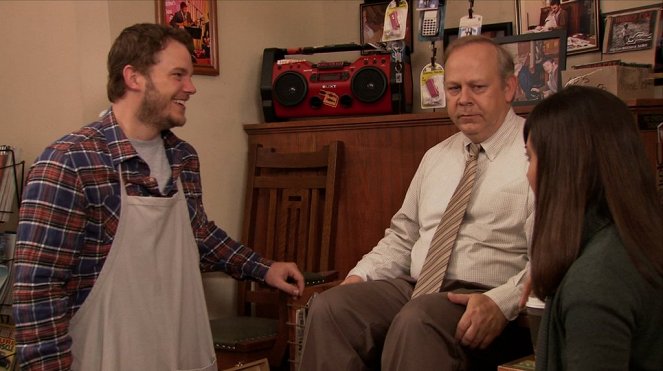 Parks and Recreation - Camping - Photos - Chris Pratt, Andy Forrest