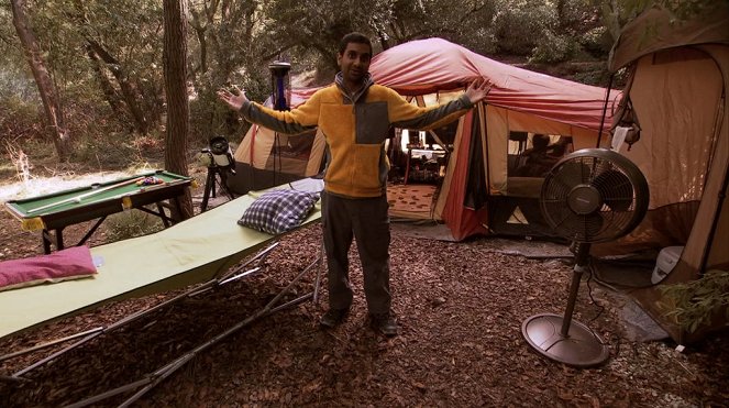Odbor městské zeleně - Camping - Z filmu - Aziz Ansari