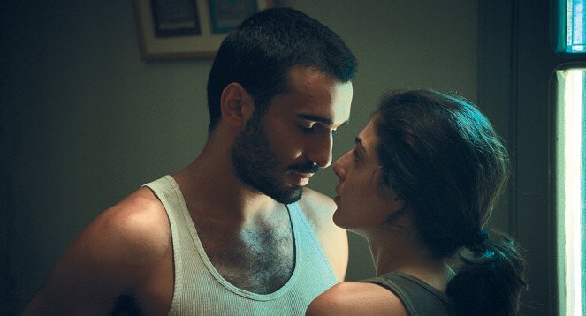 Une histoire de fou - Filmfotók - Syrus Shahidi, Razane Jammal