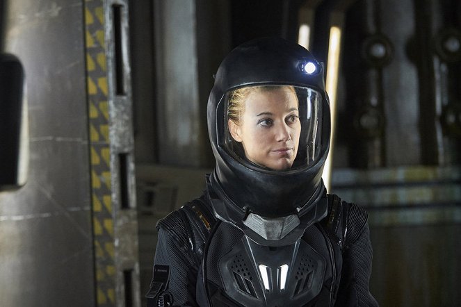 Dark Matter - Season 1 - Episode 3 - Photos - Zoie Palmer