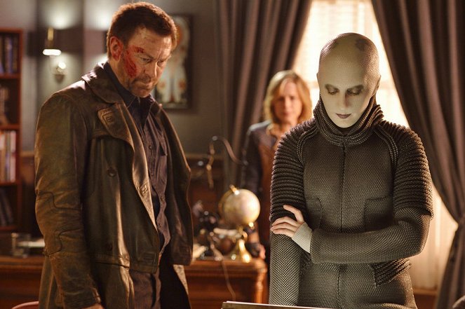 Defiance - Season 3 - My Name Is Datak Tarr and I Have Come to Kill You - De la película - Grant Bowler, Trenna Keating
