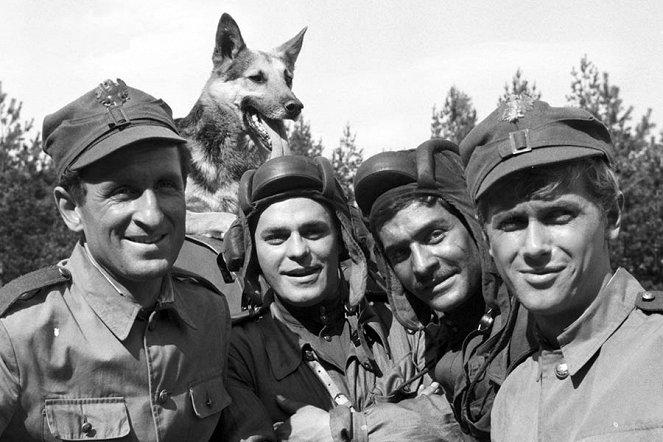 Czterej pancerni i pies - Filmfotók - Franciszek Pieczka, Szarik, Roman Wilhelmi, Wlodzimierz Press, Janusz Gajos