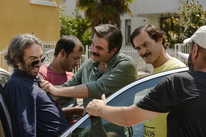 Geniş Aile: Yapıştır - De la película - Firat Tanis, Ufuk Özkan, Bülent Çolak