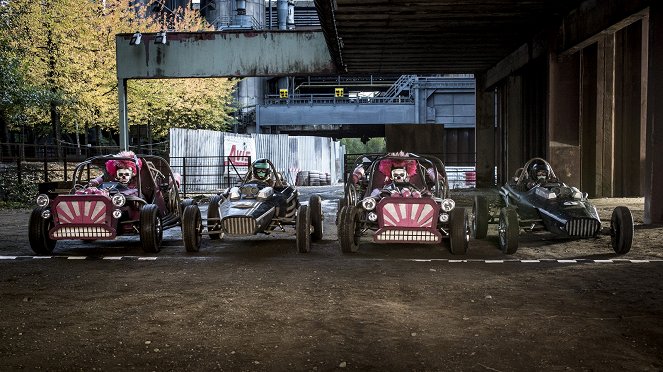 V8 - Motorokat beindítani - Filmfotók - Maya Lauterbach, Georg Sulzer