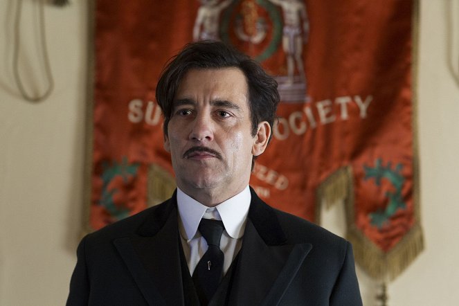 The Knick - Season 1 - Working Late a Lot - Photos - Clive Owen