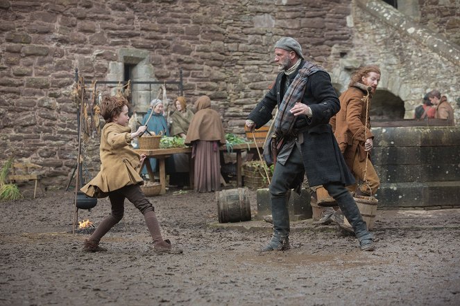 Outlander - Season 1 - Castle Leoch - Van film - Graham McTavish