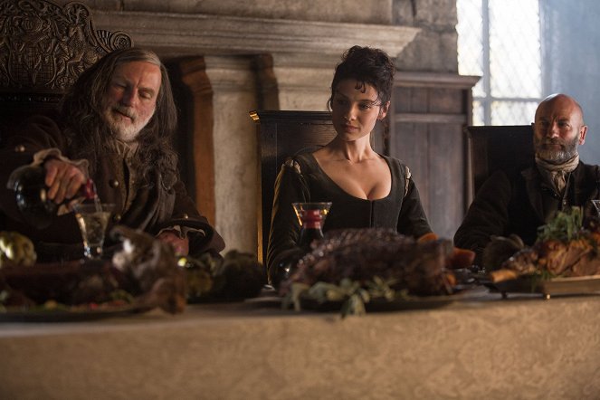 Outlander - Season 1 - Castle Leoch - Van film - Gary Lewis, Caitríona Balfe, Graham McTavish