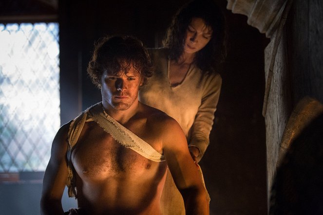 Outlander - Season 1 - Castle Leoch - Van film - Sam Heughan, Caitríona Balfe