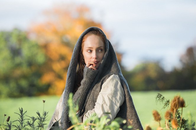 Outlander - Die Highland-Saga - Burg Leoch - Filmfotos - Lotte Verbeek
