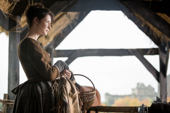 Outlander - Die Highland-Saga - Burg Leoch - Filmfotos - Caitríona Balfe