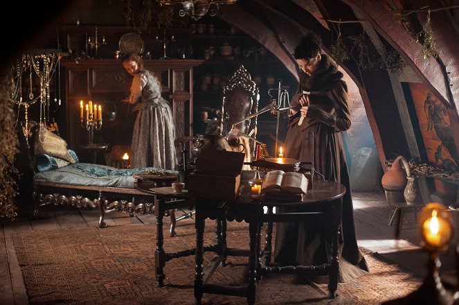 Outlander - Az idegen - Menekülés - Filmfotók - Lotte Verbeek, Caitríona Balfe
