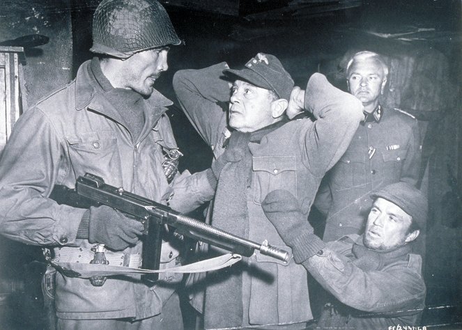 Ardennen 1944 - Filmfotos - Jack Palance, Steven Geray, Peter van Eyck