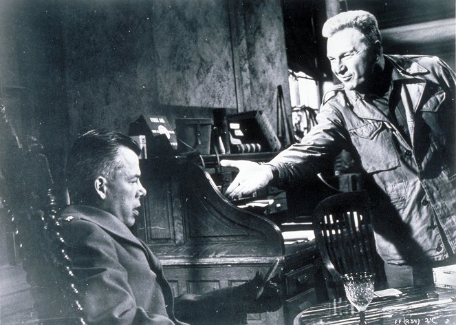 Helvetti 1944 - Kuvat elokuvasta - Strother Martin, Eddie Albert