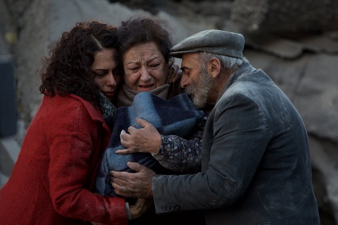 El gran terremoto - De la película - Сабина Ахмедова, Asya Aleksanyan, Michael Poghosian