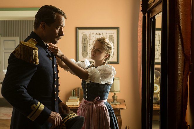 Matthew Macfadyen, Eliza Bennett