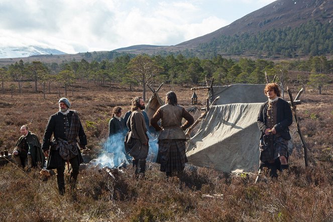 Outlander - Az idegen - Díjszedők - Filmfotók - Graham McTavish, Stephen Walters, Sam Heughan