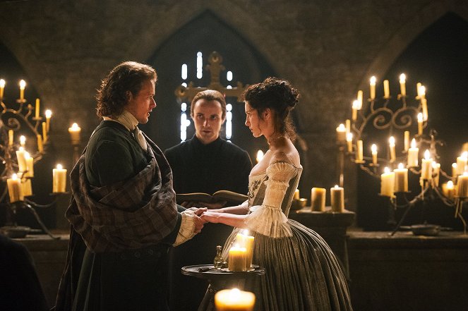 Outlander - Az idegen - Az esküvő - Filmfotók - Sam Heughan, Kevin Mains, Caitríona Balfe