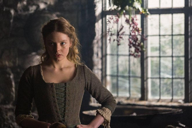 Outlander - Season 1 - Palec mię świerzbi - Z filmu - Nell Hudson