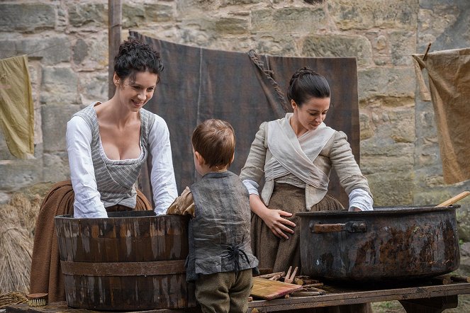 Outlander - Az idegen - Az őrség - Filmfotók - Caitríona Balfe, Laura Donnelly