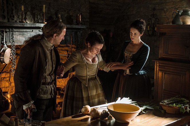 Outlander - Matkantekijä - Season 1 - Rosvojoukko - Kuvat elokuvasta - Laura Donnelly, Caitríona Balfe