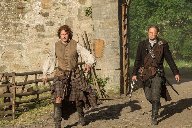 Outlander - Season 1 - The Watch - Photos - Sam Heughan, Douglas Henshall